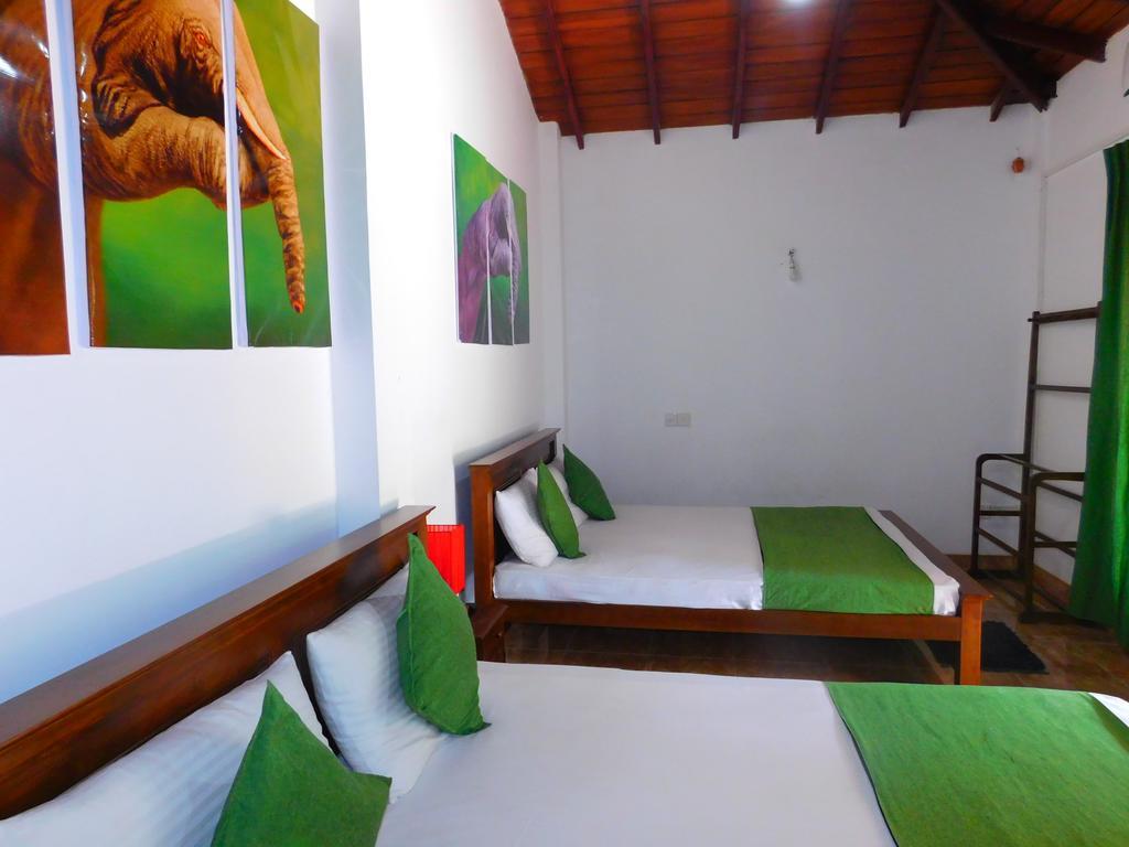 Mount Mirror Resort แคนดี้ ภายนอก รูปภาพ